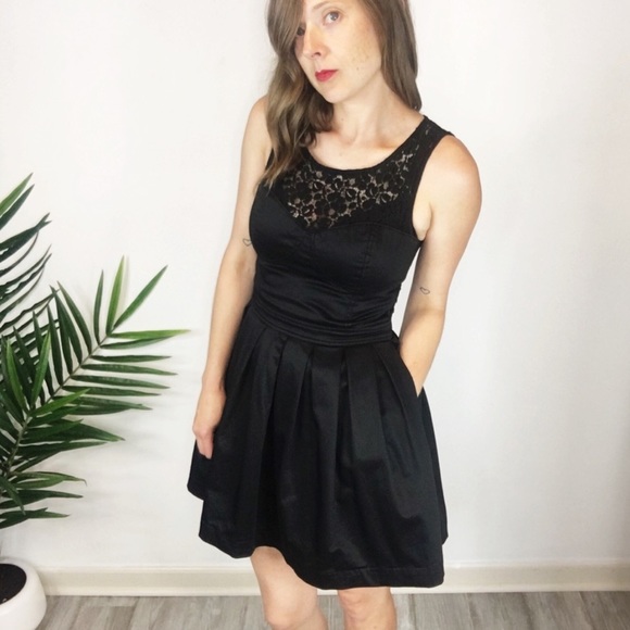 Talula Dresses & Skirts - ARITZIA TALULA fit & flare dress pockets lace 0435